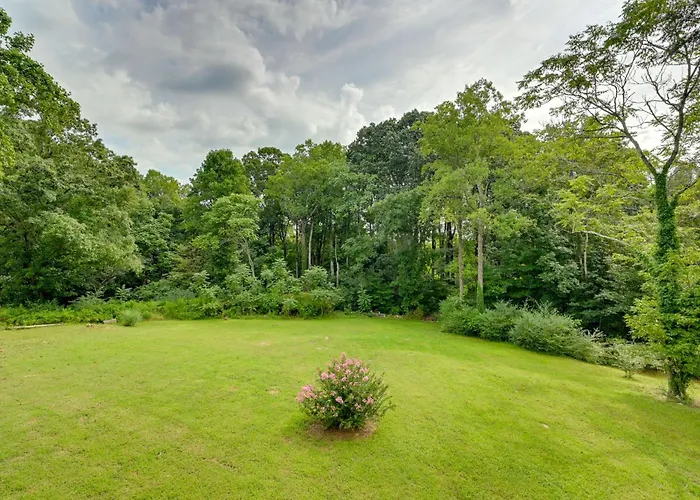 12 Mi To Downtown Winston-salem: W/ Balcony! * Winston-Salem