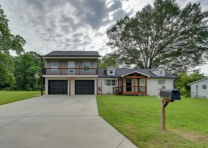12 Mi To Downtown Winston-salem: W/ Balcony!